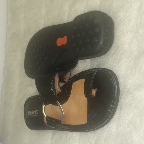 Born Women's black leather sandals shoes slip on toe loop sz 7 - Picture 4 of 5